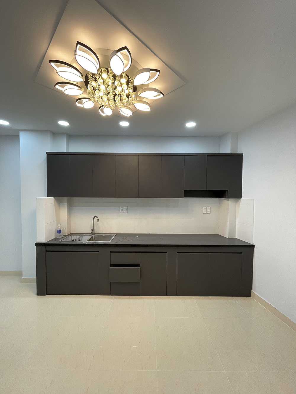 Bán nhà Lê Quang Định, Quận Bình Thạnh tuyệt phẩm 3 lầu t.kế Cổ Điển Ý, mới 100% cách LQĐịnh 15m